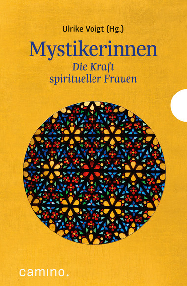 Zentral auf einem goldgelben Hintergrund befindet sich ein großes, rundes Ornament mit geometrischem Muster in Schwarz, Blau, Rot und Gelb. Das Muster erinnert an ein Kaleidoskop und besteht aus vielen kleinen, symmetrisch angeordneten Elementen. Im oberen Bereich steht in blauer und schwarzer Schrift der Titel sowie der Name der Herausgeberin. Rechts neben dem Ornament ist ein kleiner, weißer Kreis zu sehen.