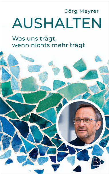 Buchcover mit türkisfarbenen und blauen Mosaikstücken, die sich in der unteren Hälfte verteilen. Im oberen Bereich steht der Titel 'AUSHALTEN' in großen Buchstaben, darunter der Untertitel 'Was uns trägt, wenn nichts mehr trägt'. Der Autorenname 'Jörg Meyrer' ist oben rechts platziert. Unten rechts befindet sich ein rundes Porträt eines Mannes mit Brille und Bart. Das Verlagssignet ist unten rechts abgebildet.